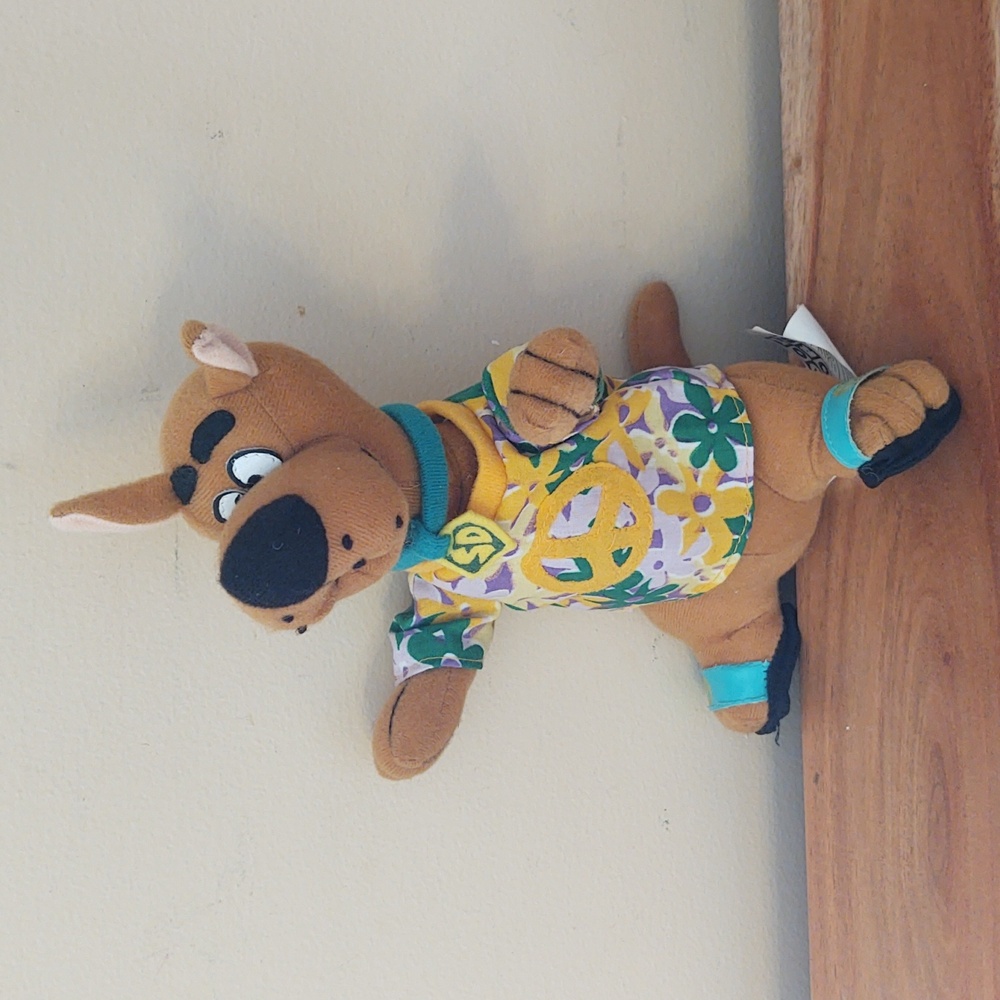 9" Plush Hawaiian / Tropical / Peace Sign Scooby Doo